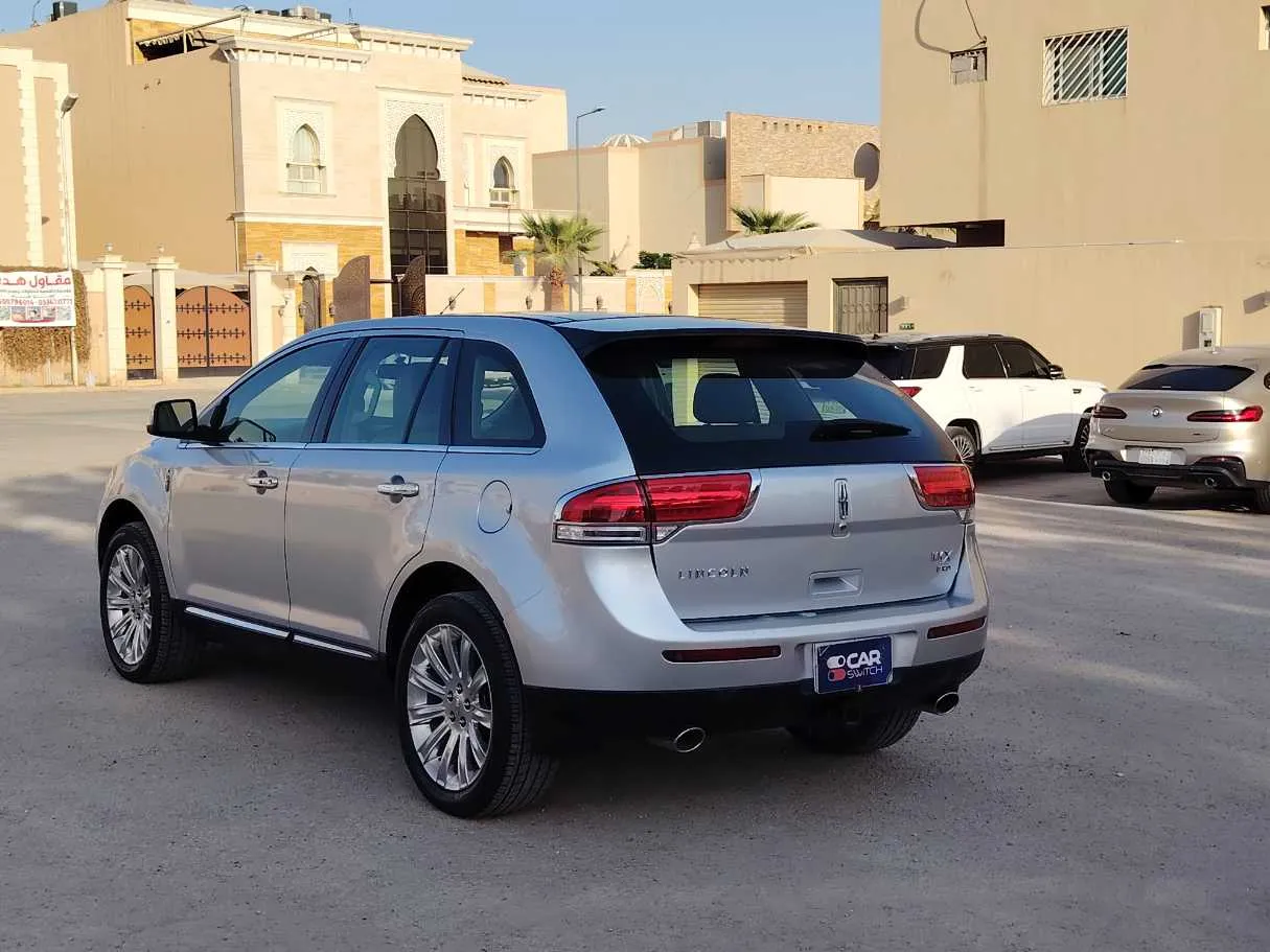 Car image 6