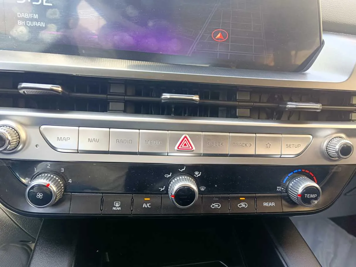 Car image 24