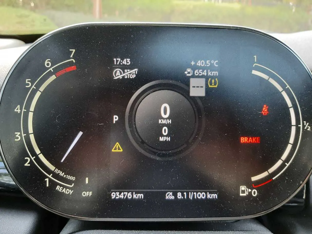 Car image 18