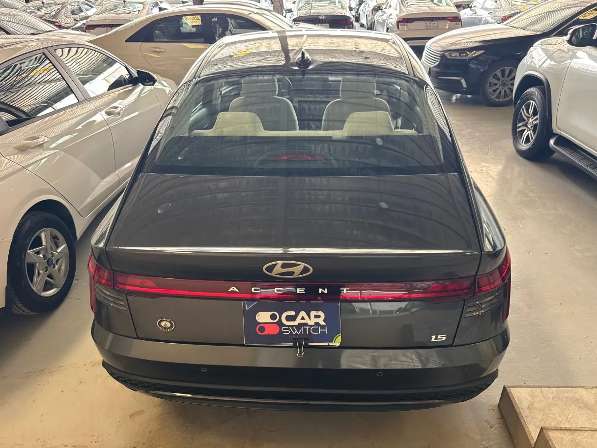 Car image 5