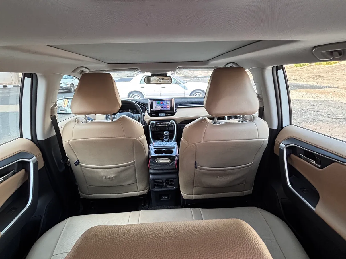 Car image 9