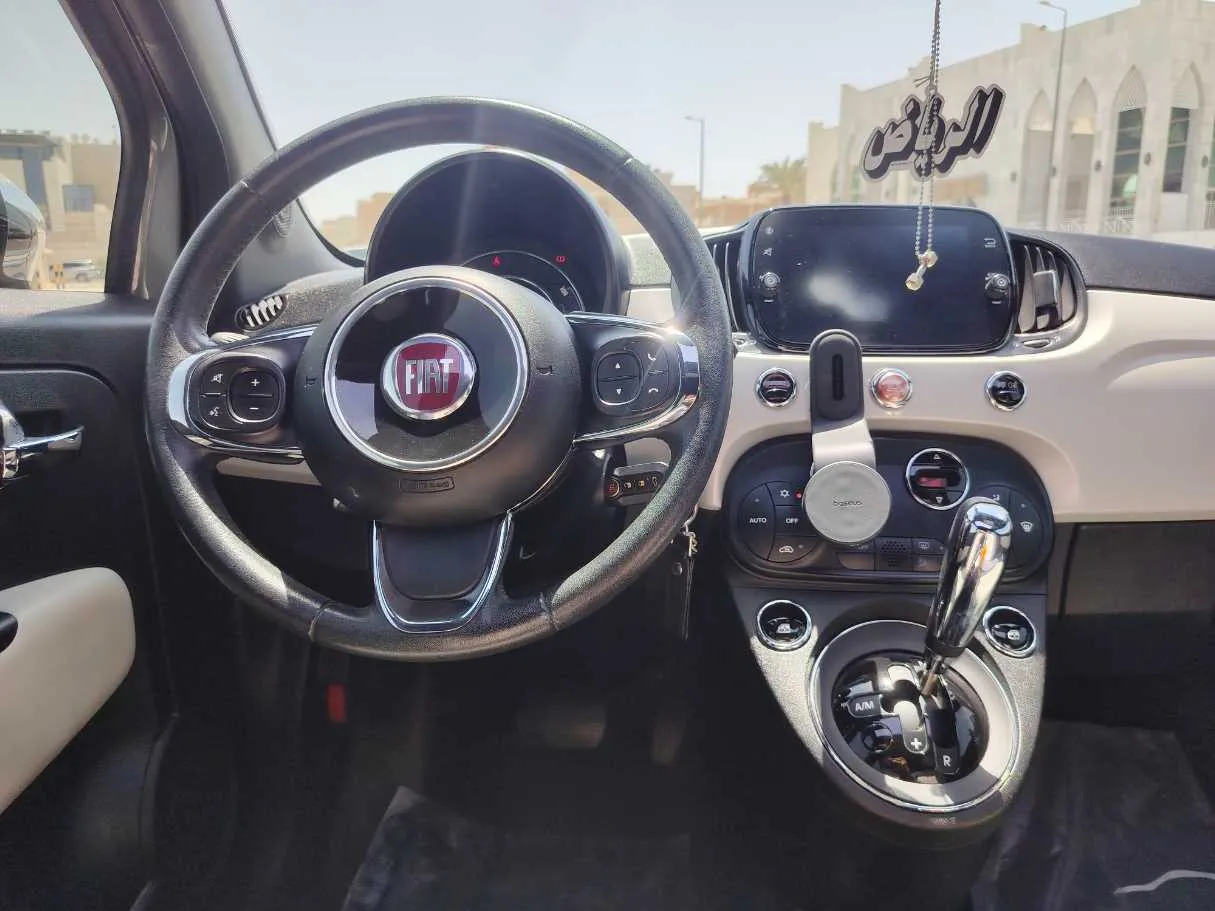 Car image 19