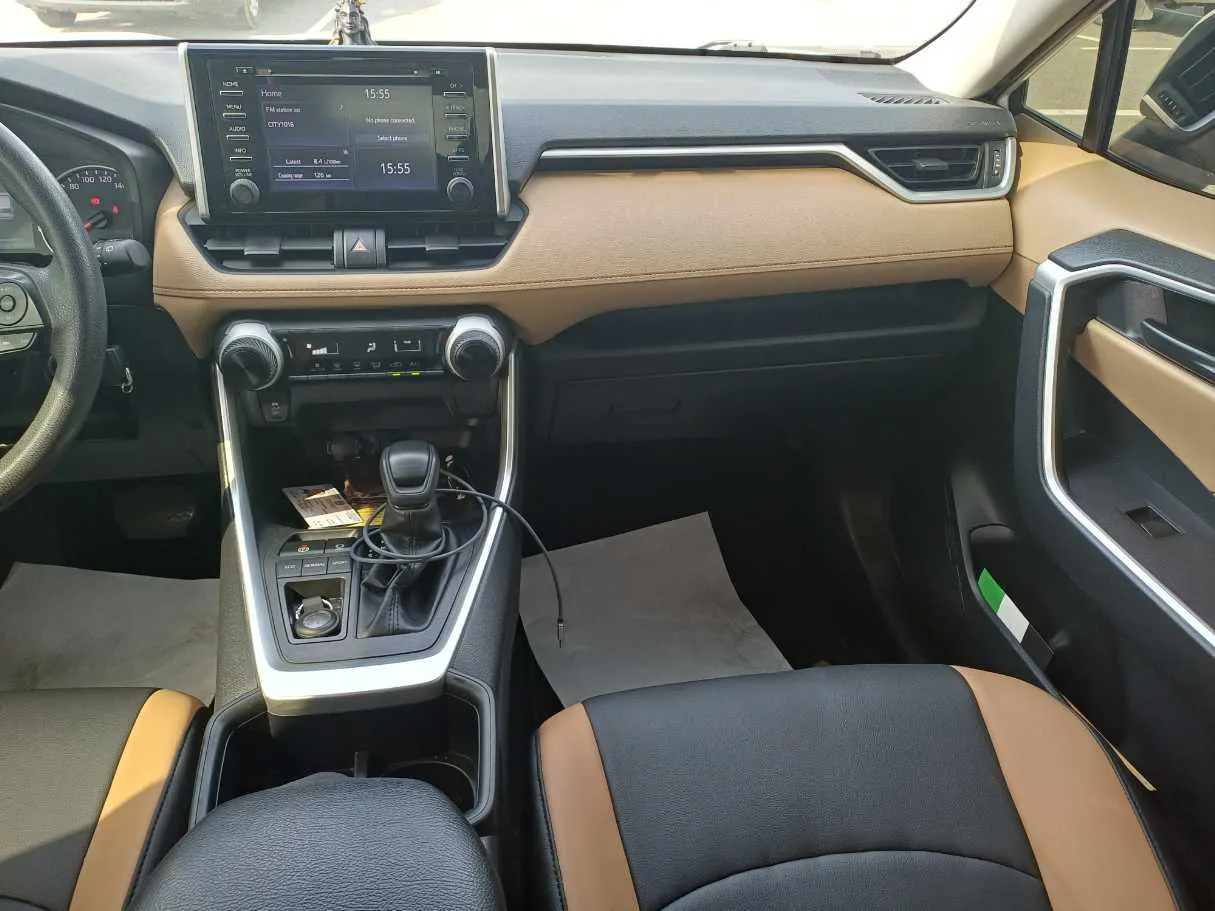 Car image 15