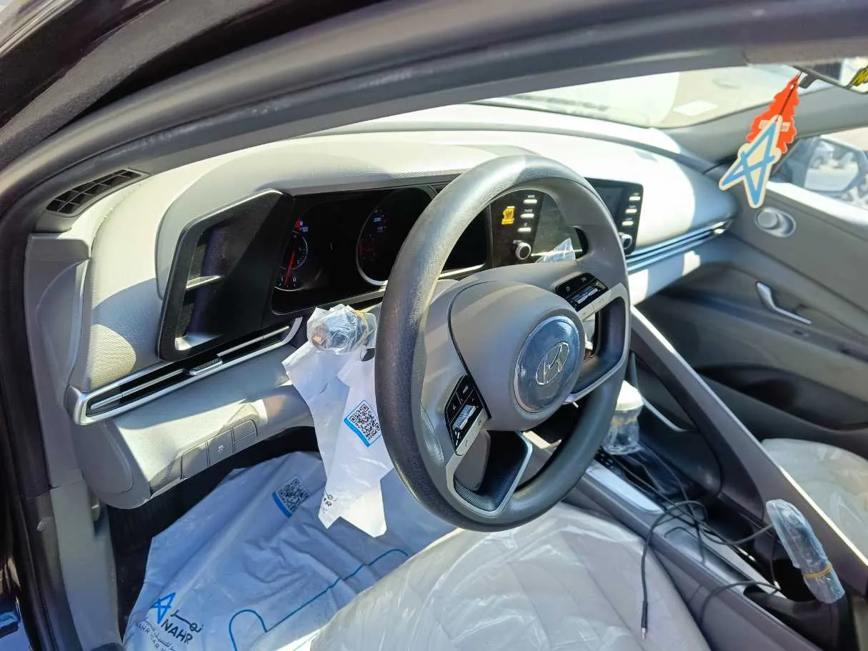 Car image 14
