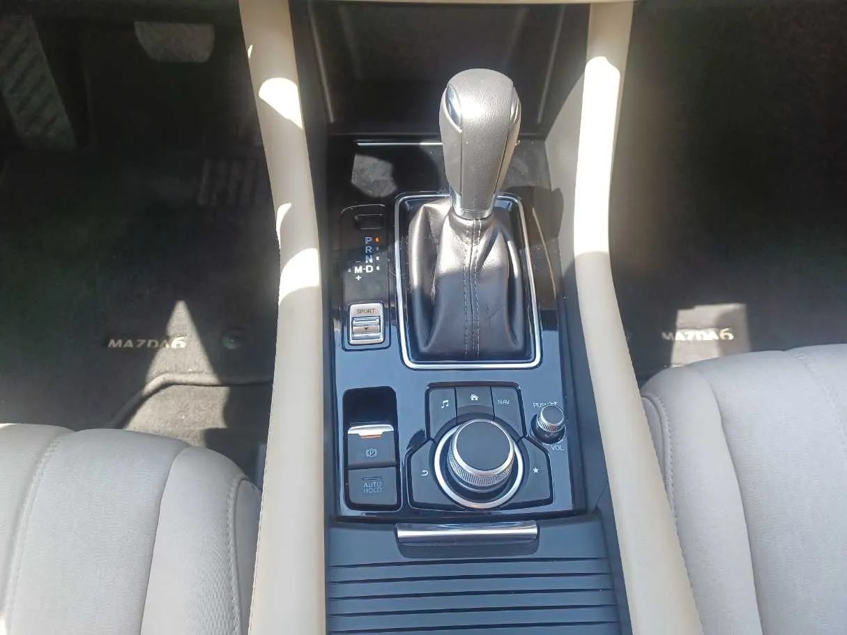Car image 14