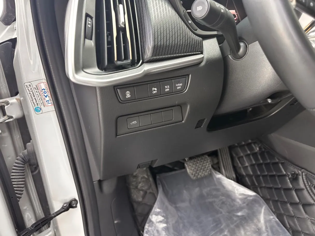Car image 25