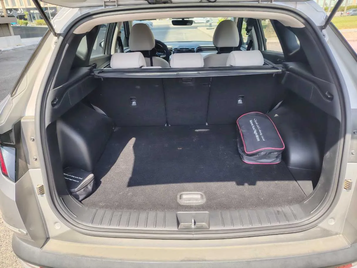 Car image 25