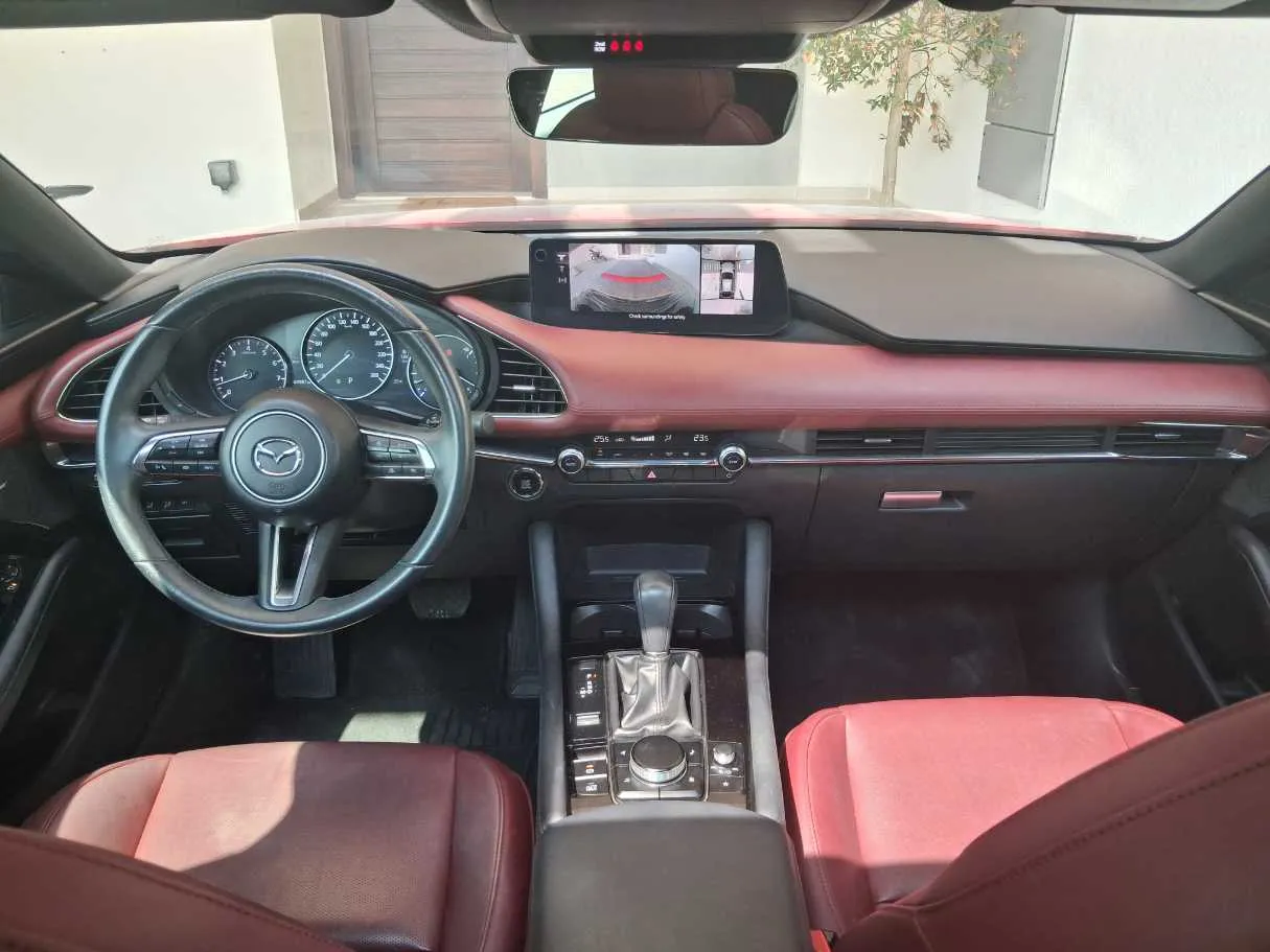 Car image 18