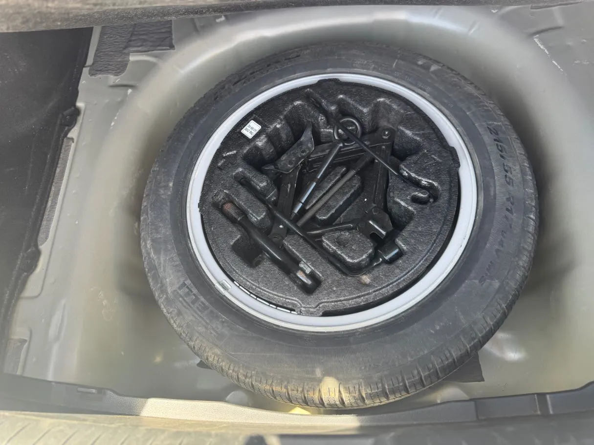 Car image 24