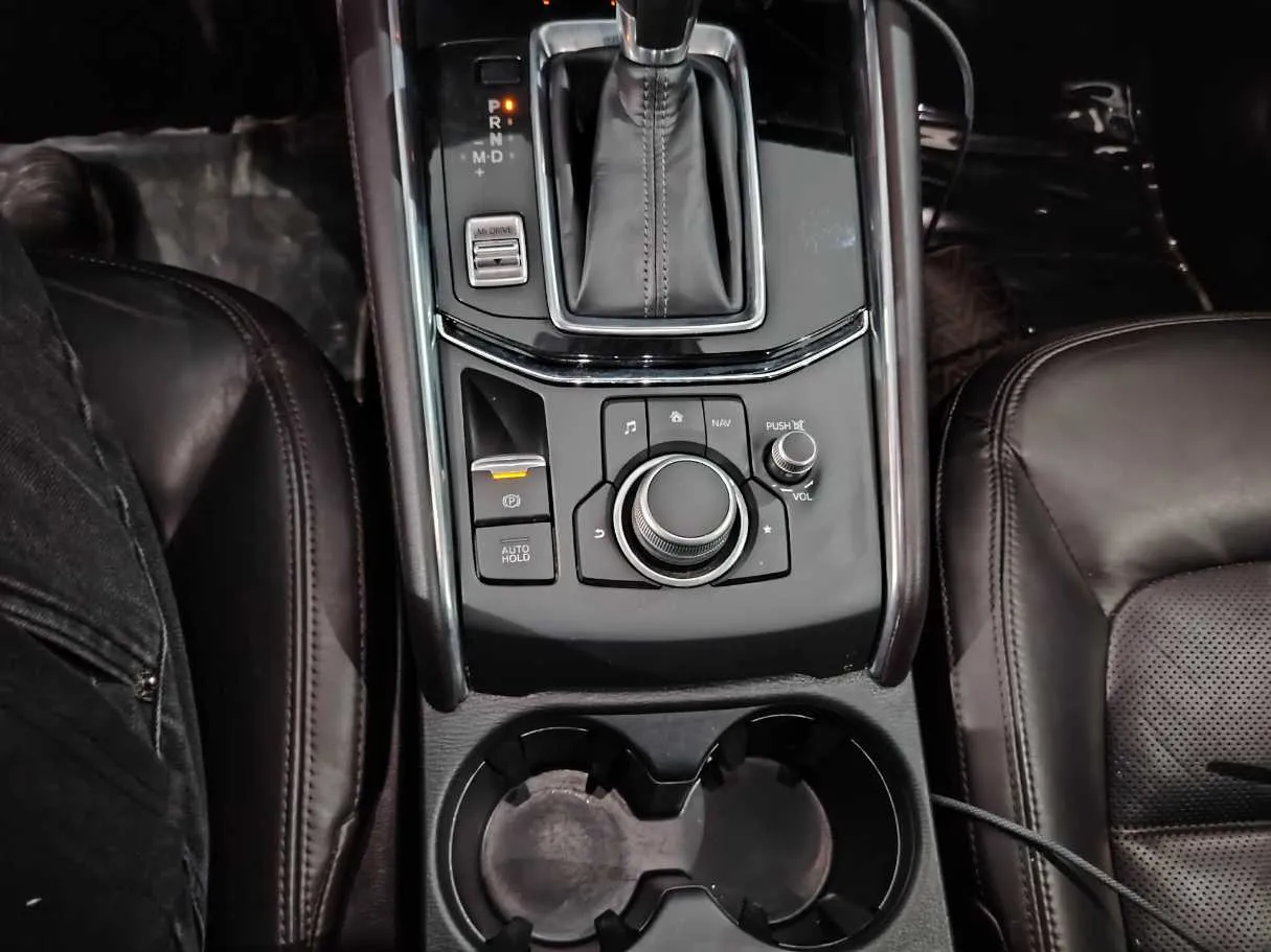 Car image 24