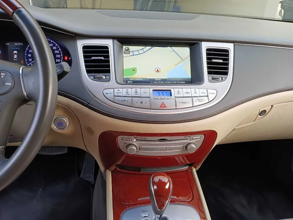 Car image 16
