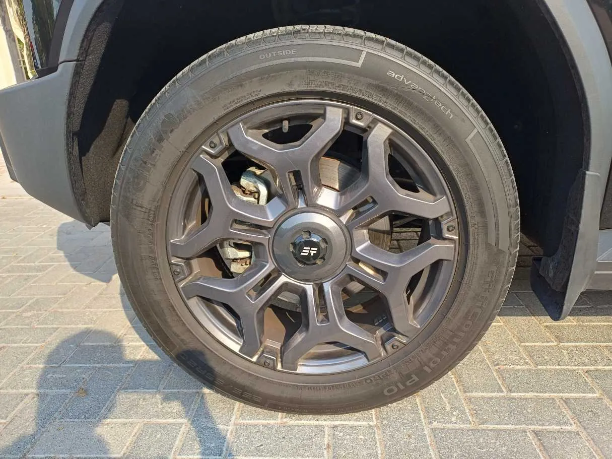Car image 9