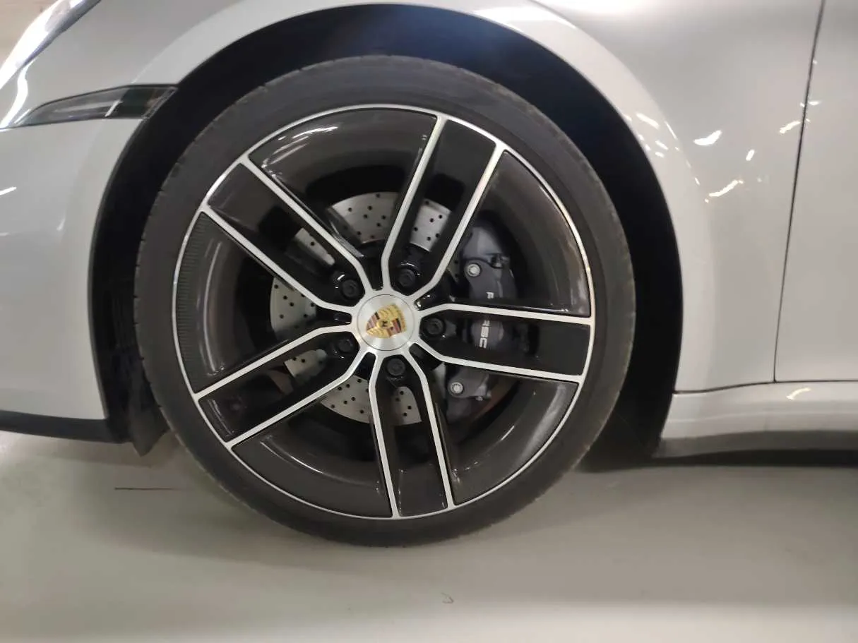 Car image 16