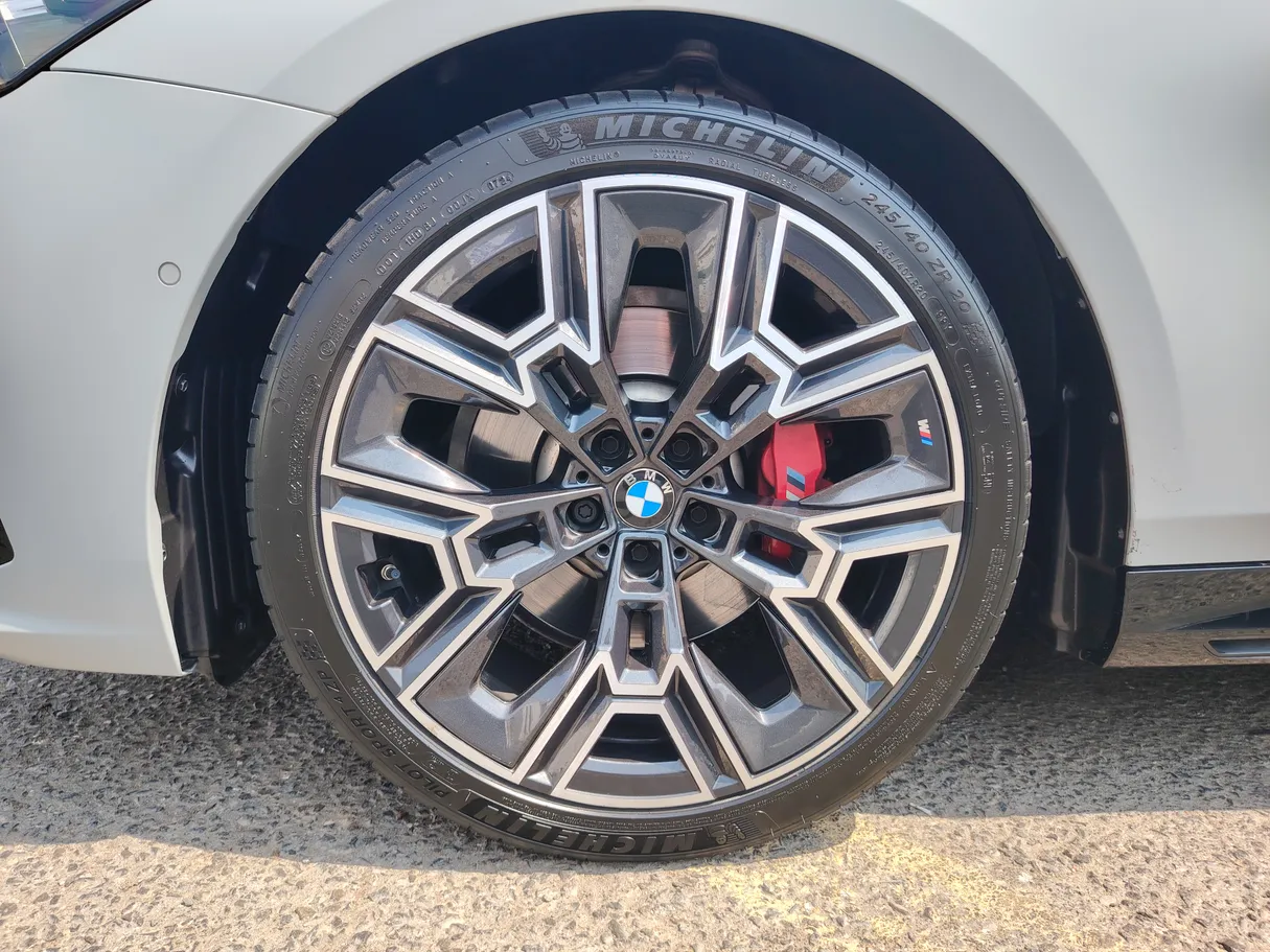 Car image 9
