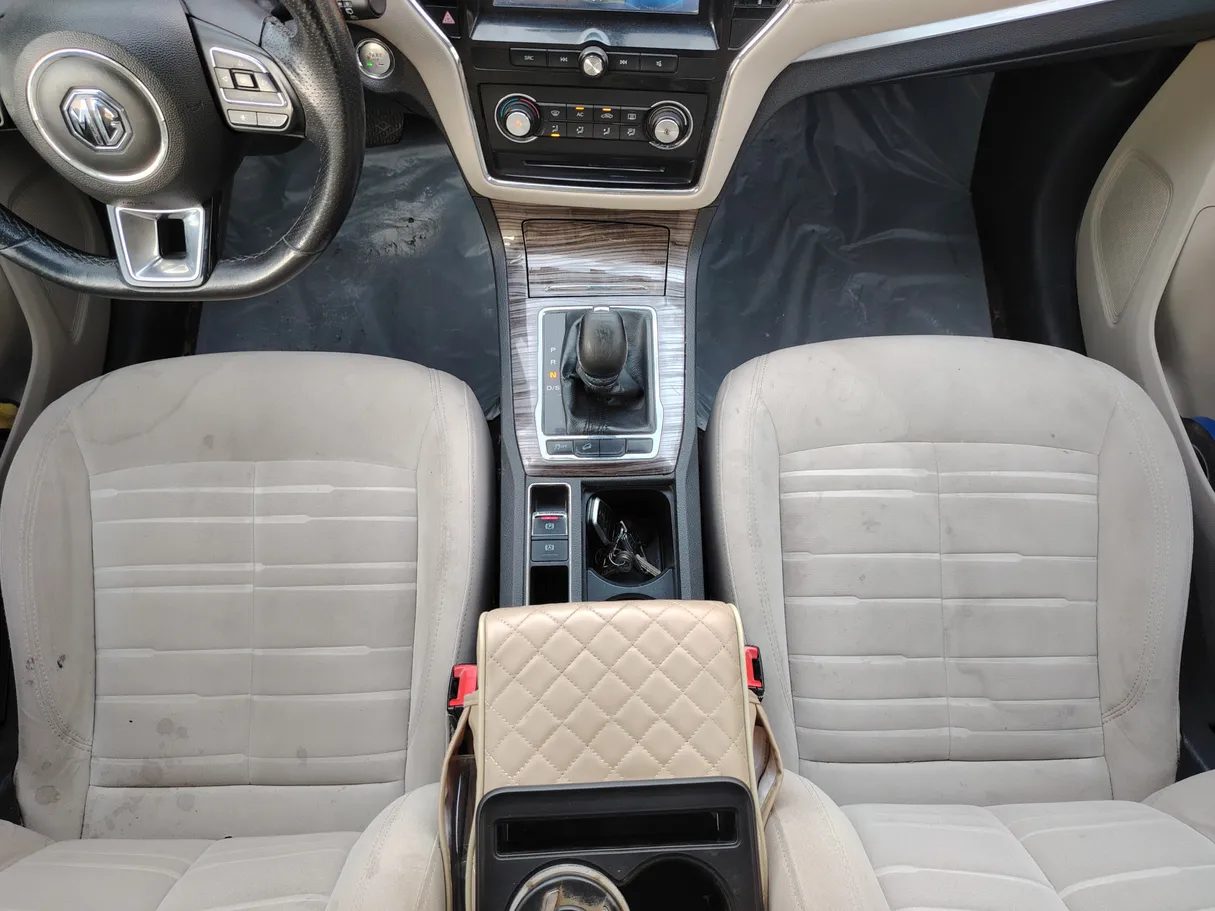 Car image 18