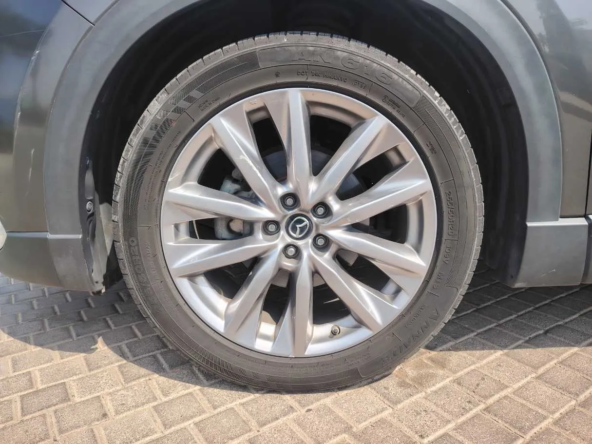 Car image 9