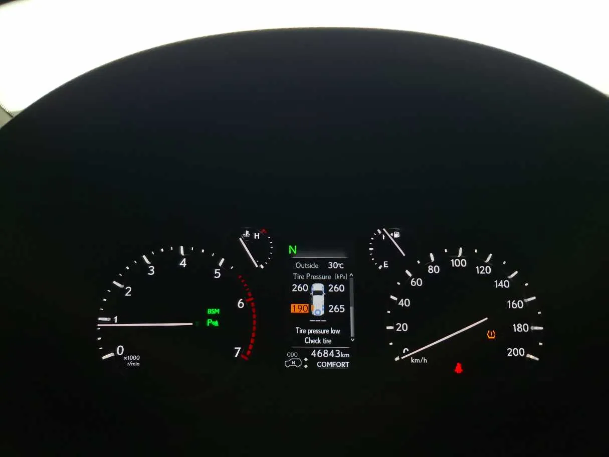 Car image 19
