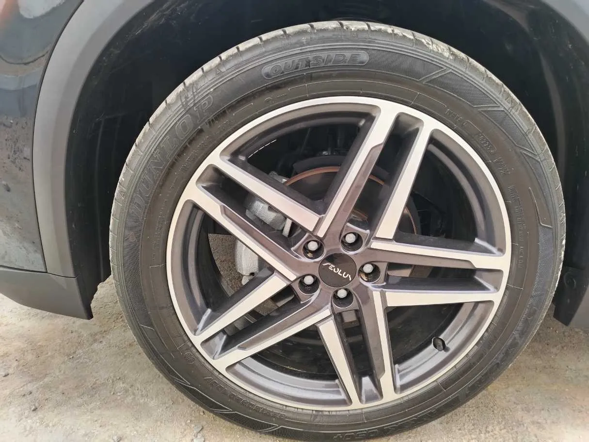 Car image 10
