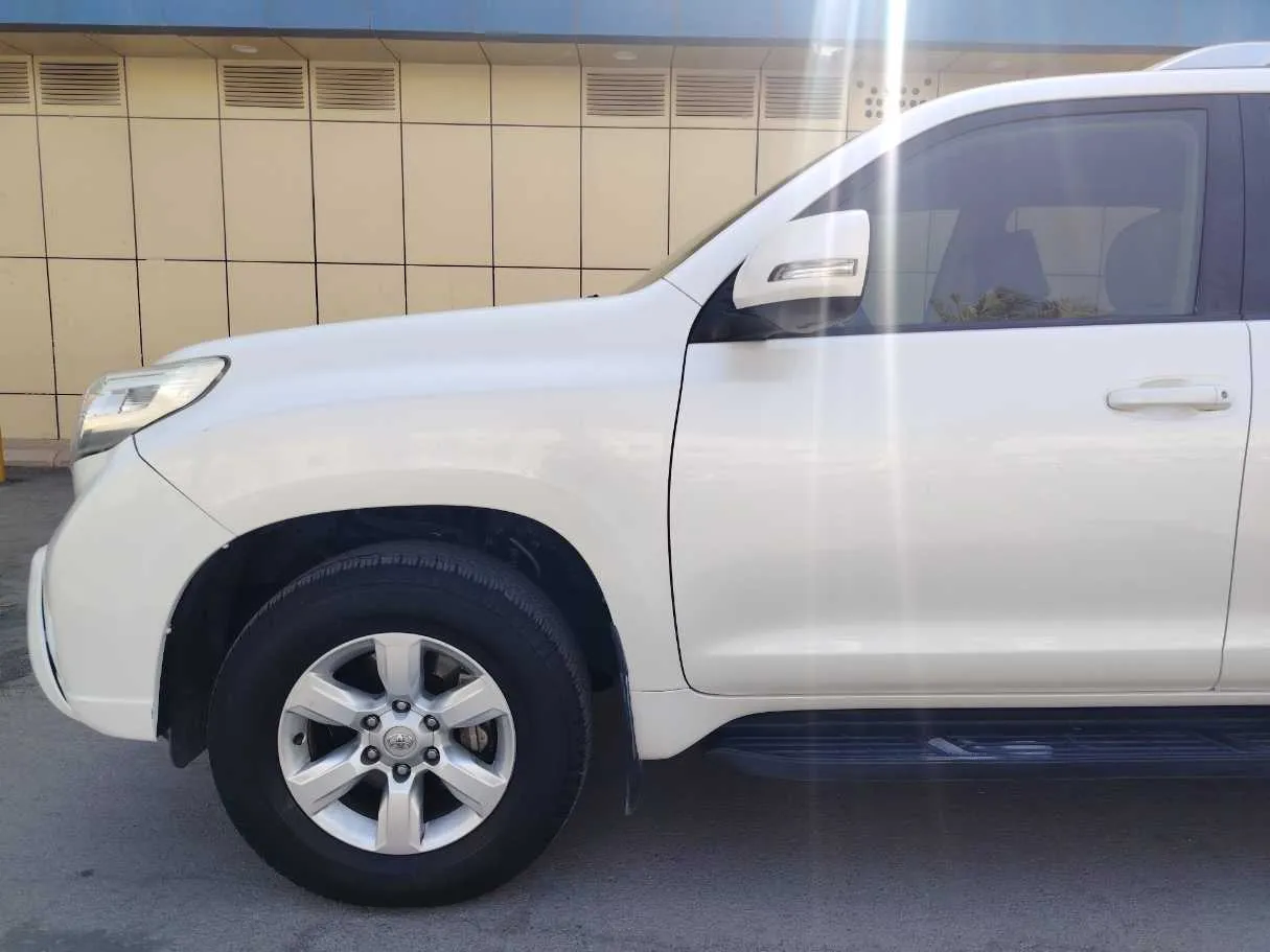 Car image 9