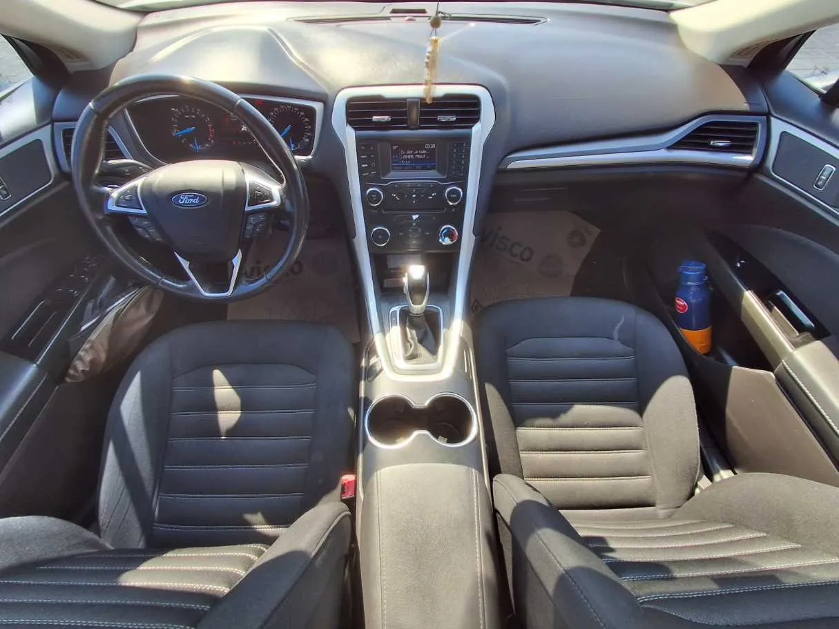 Car image 14