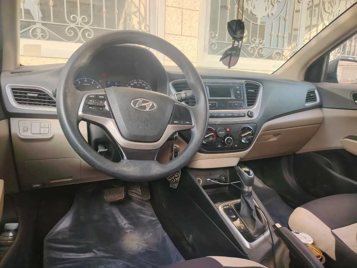 Car image 23
