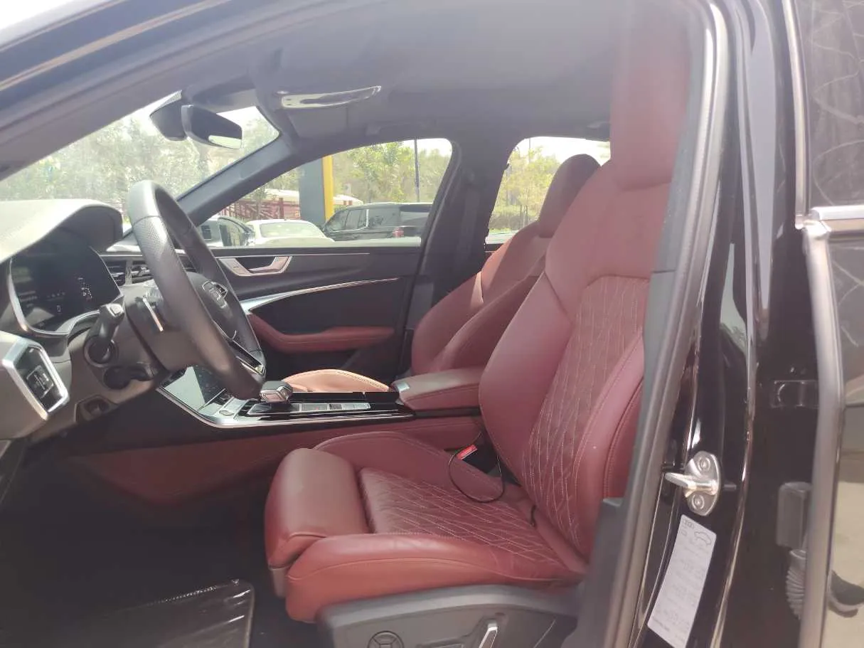 Car image 12