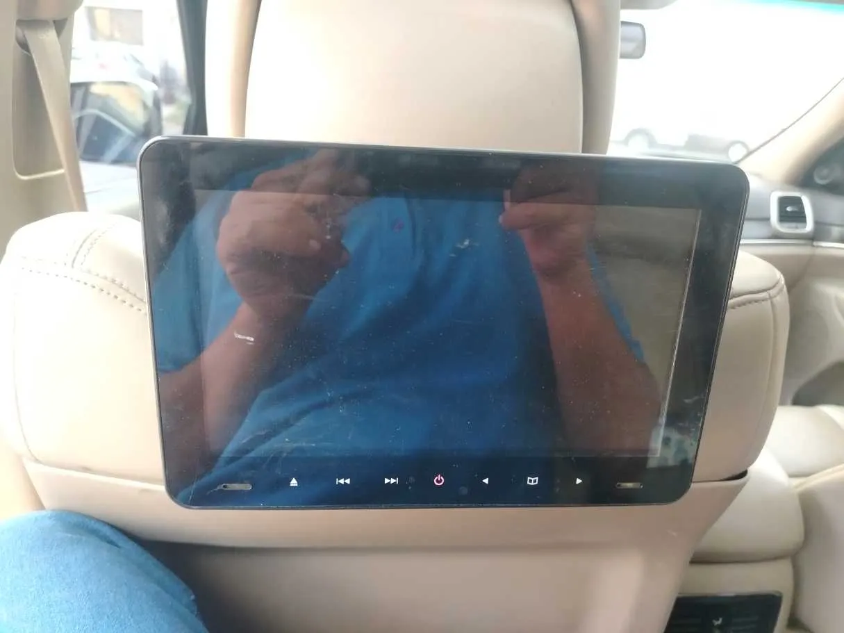 Car image 30