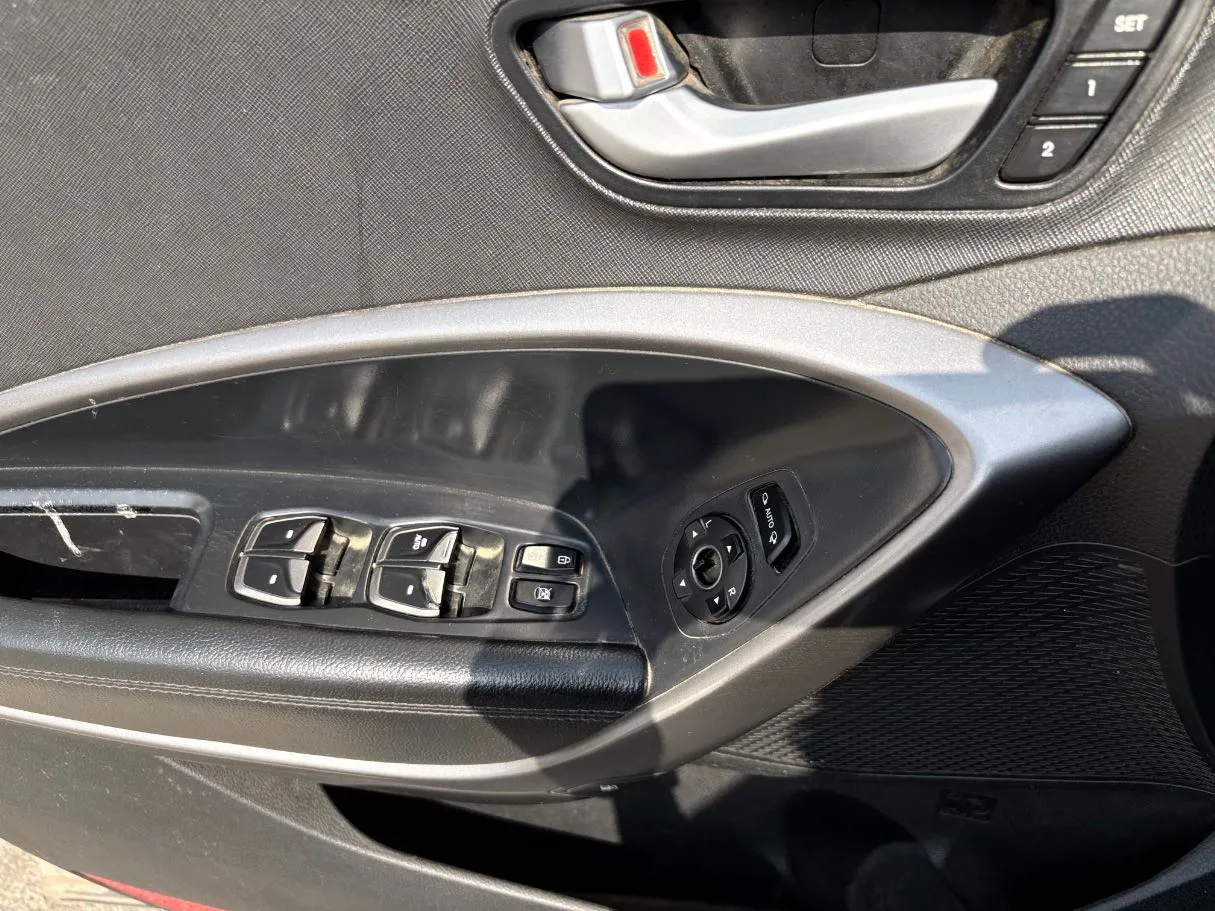 Car image 26