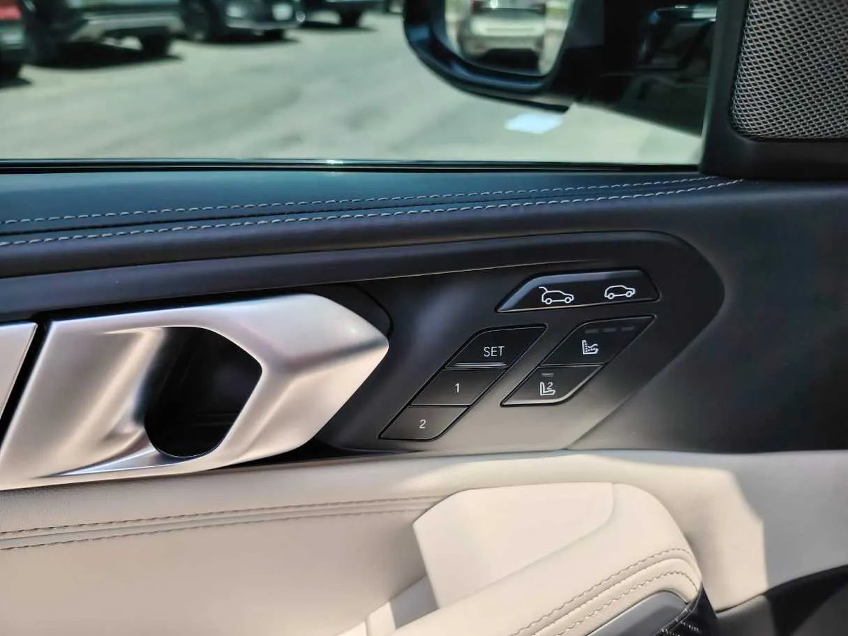 Car image 43