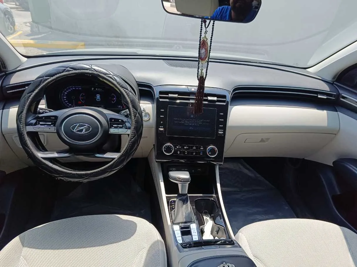 Car image 19
