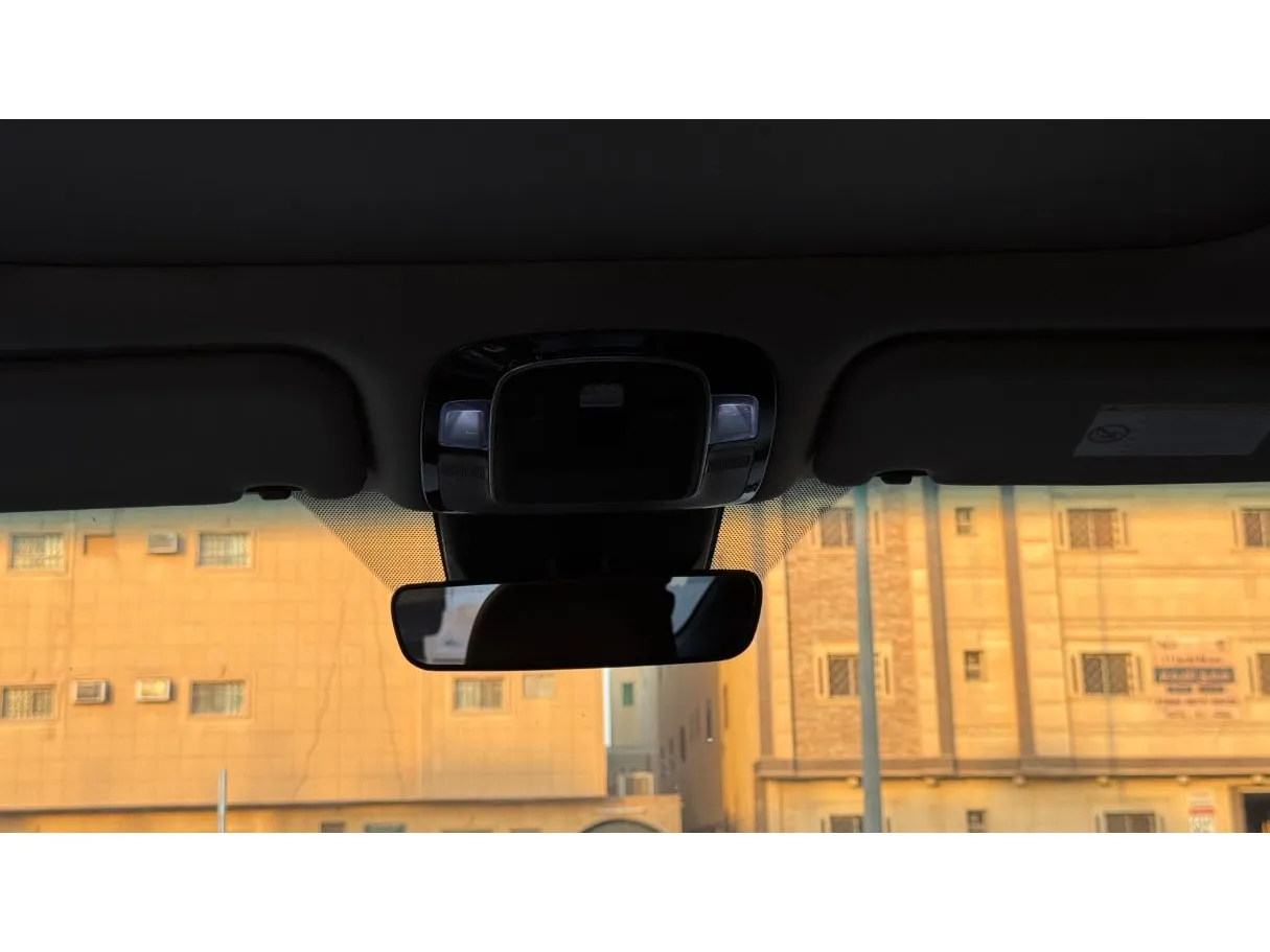 Car image 25