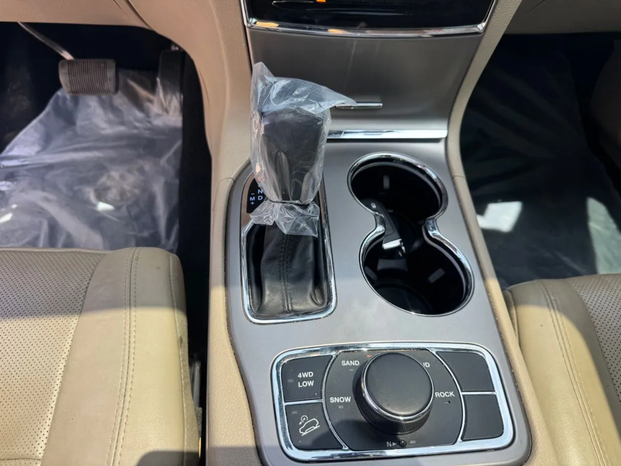 Car image 15