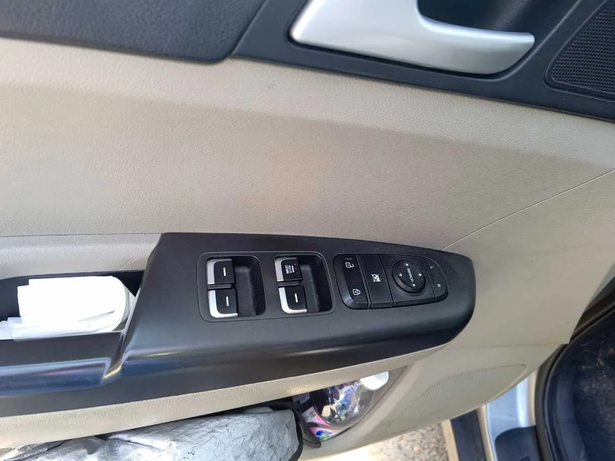 Car image 31
