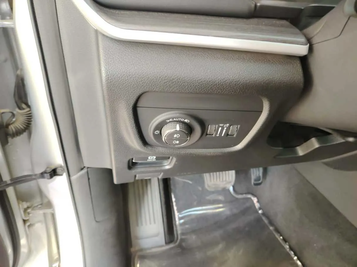 Car image 44