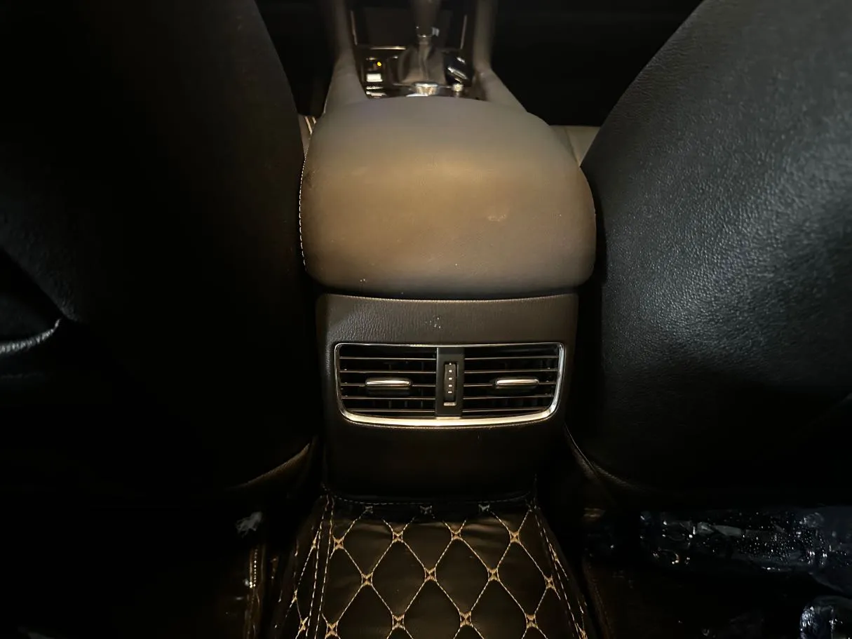 Car image 23