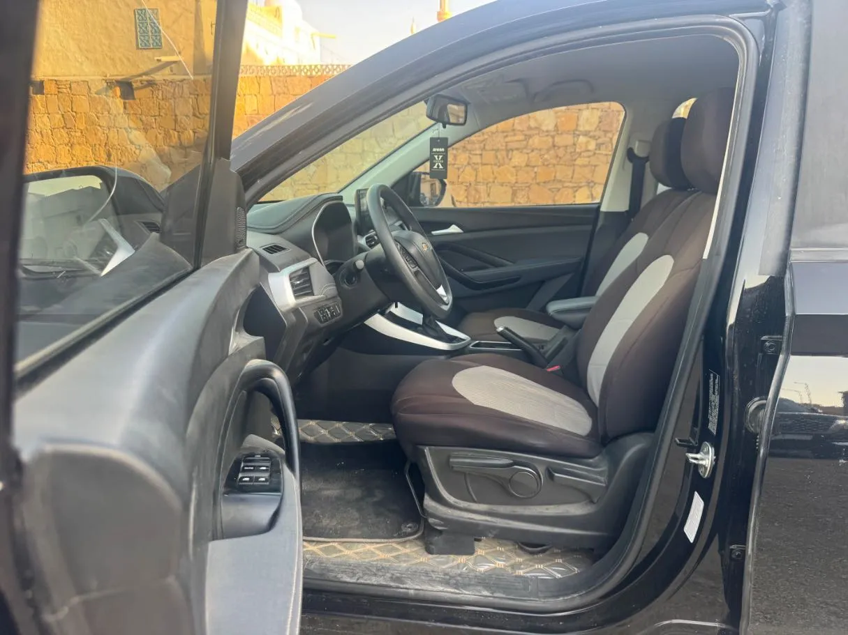 Car image 11