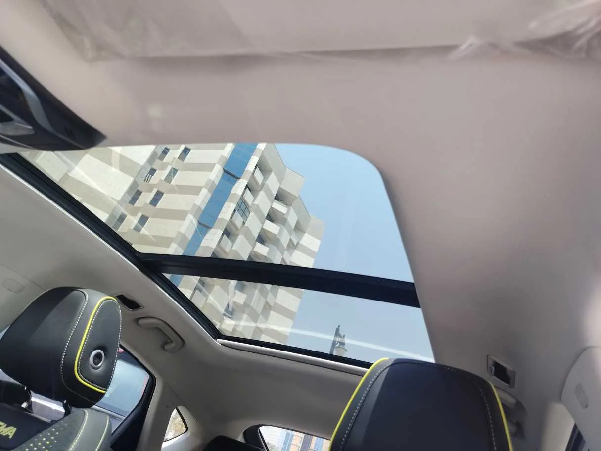 Car image 17