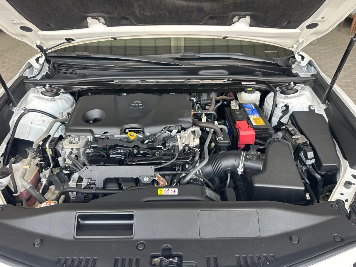 Car image 18