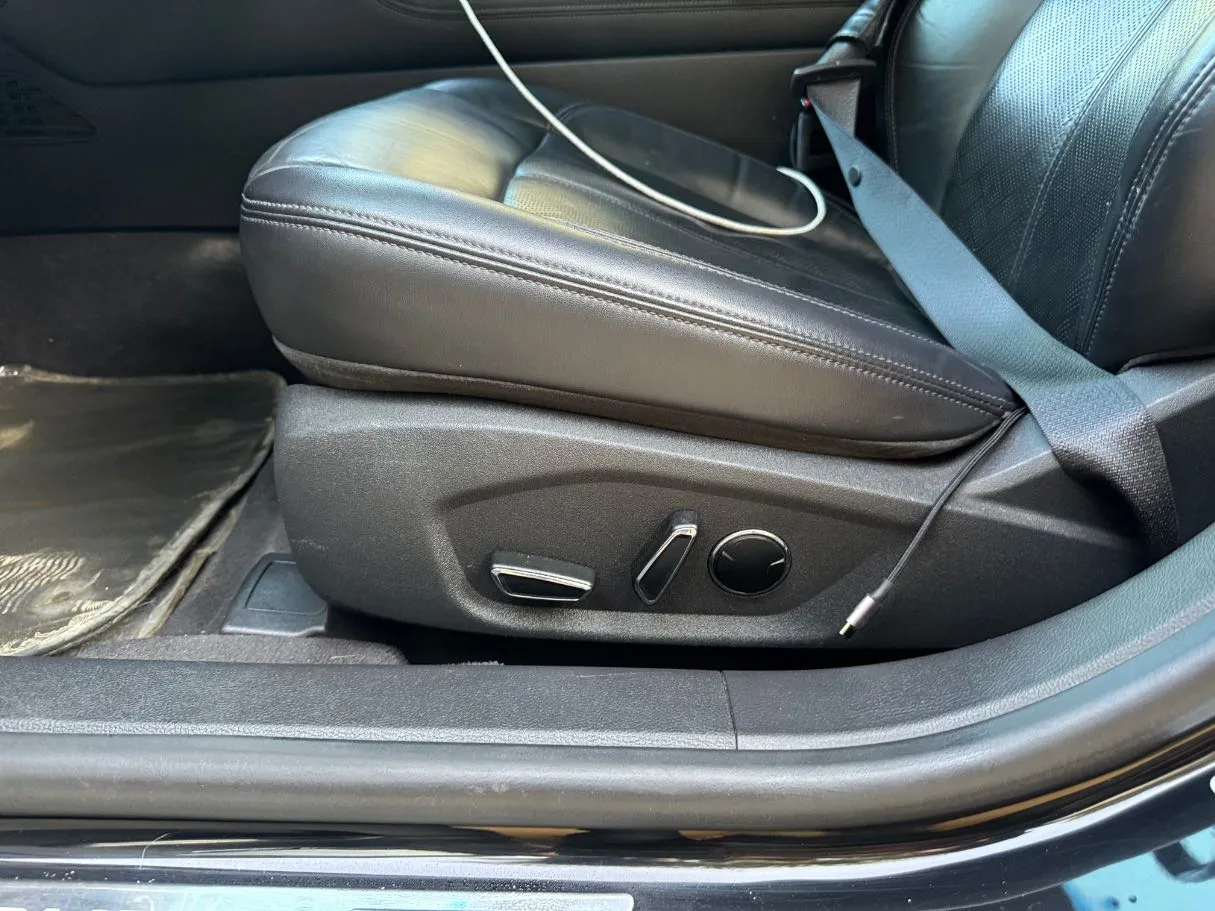 Car image 22