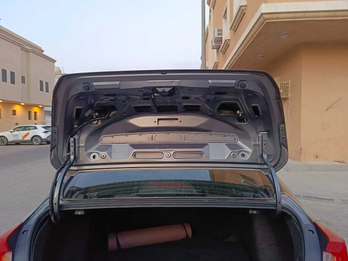 Car image 23