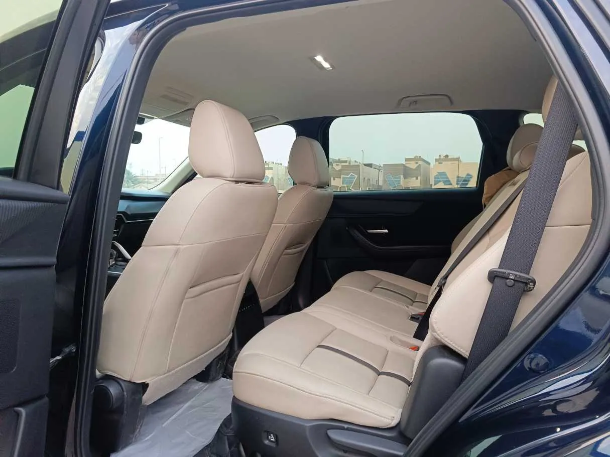 Car image 25