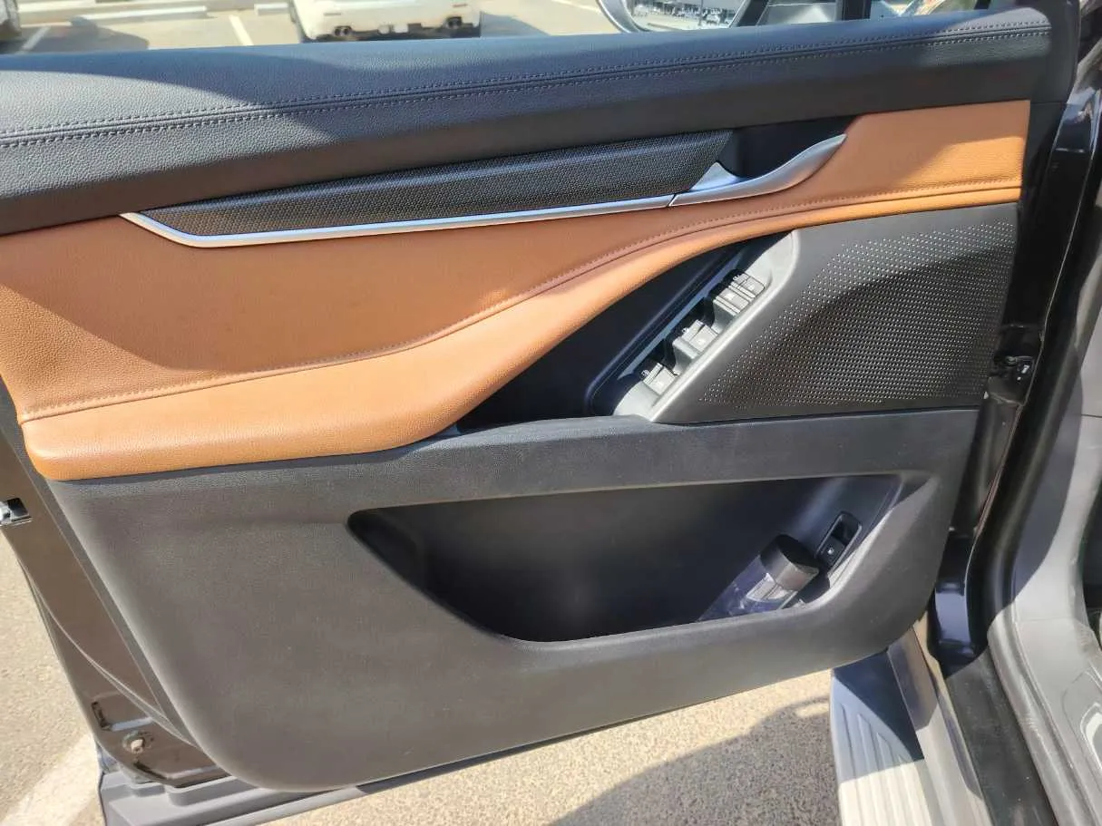 Car image 32