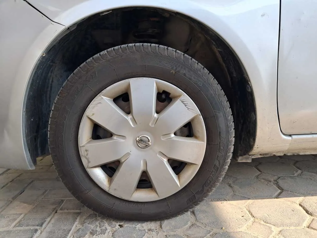 Car image 9