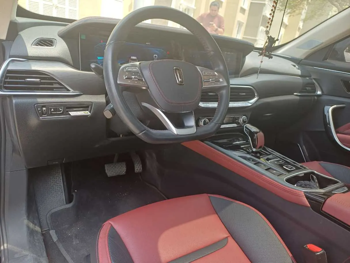 Car image 11