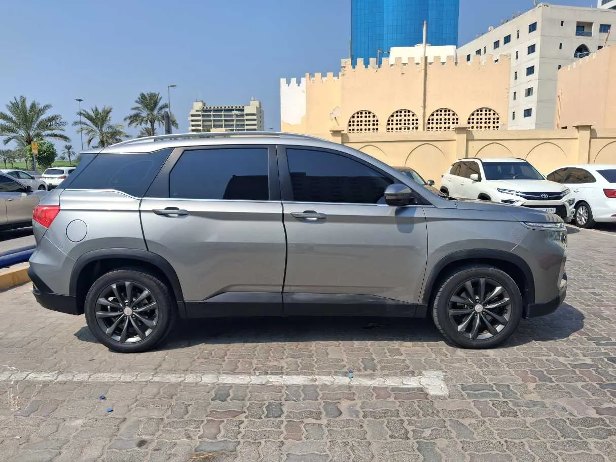 Car image 3