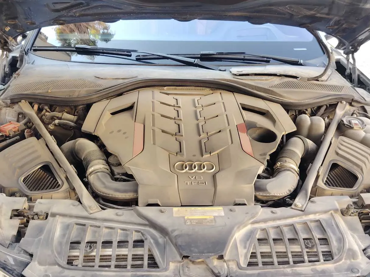 Car image 37