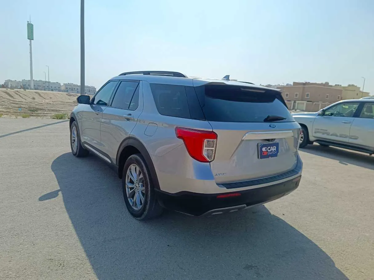 Car image 7