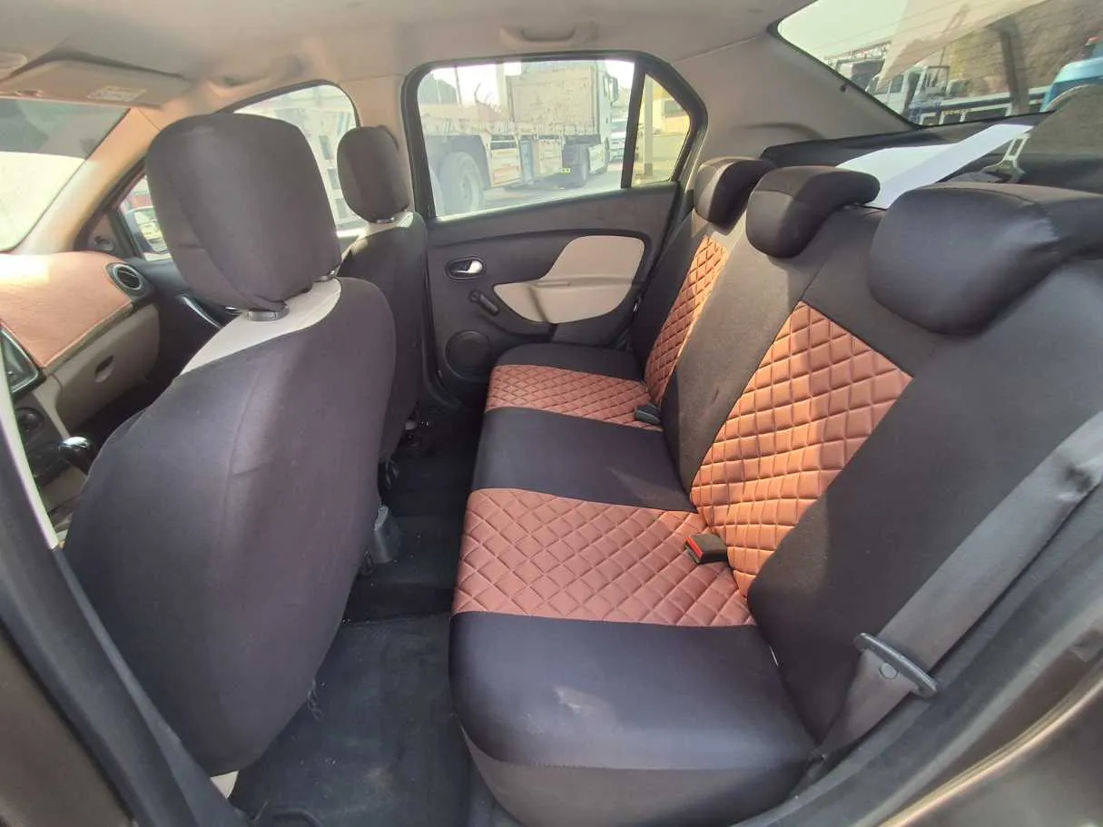 Car image 13