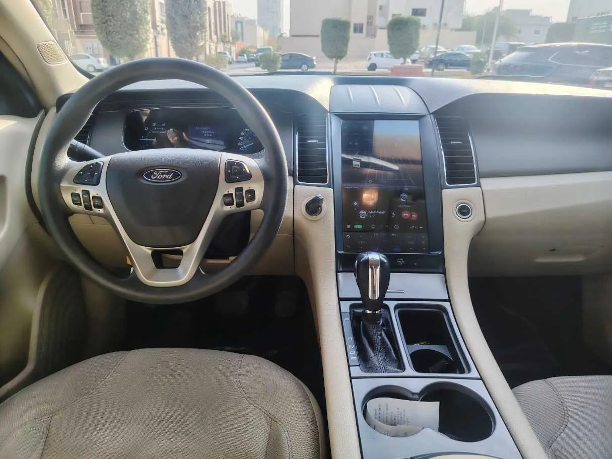 Car image 18