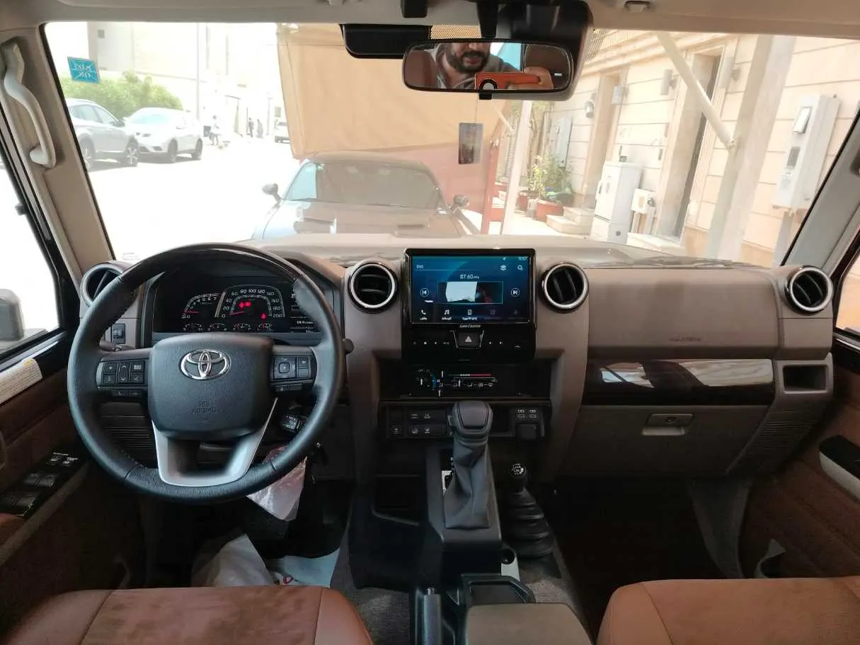 Car image 23